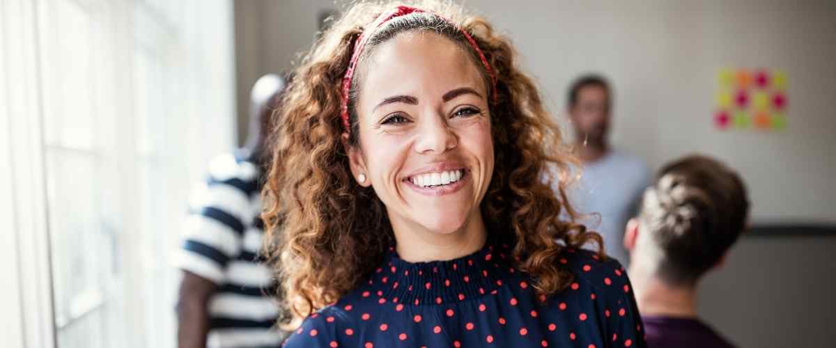 Minimally-Invasive Smile Makeovers with Dental Bonding Minimally-Invasive Smile Makeovers with Dental Bonding